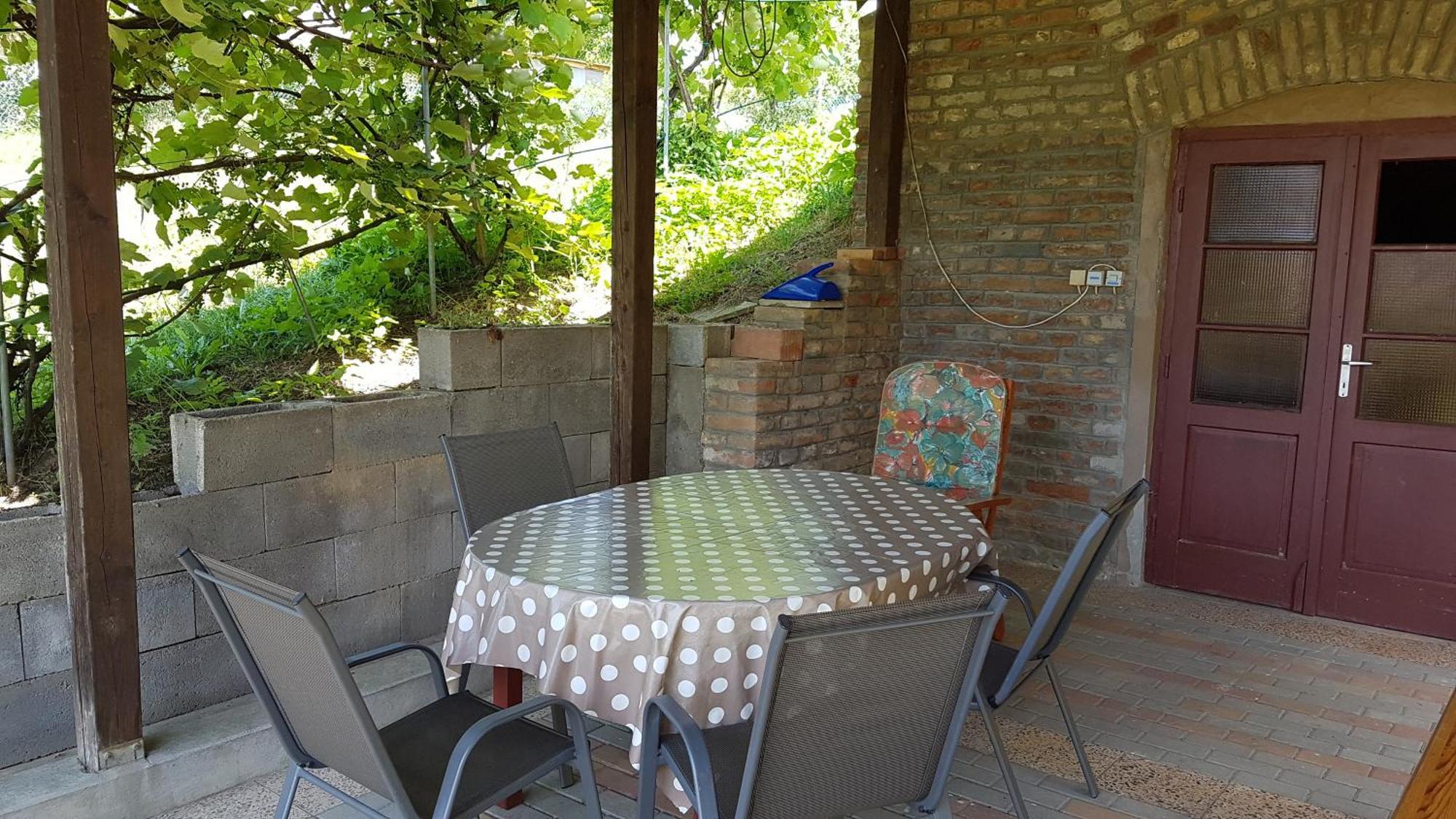 Апартаменты Grosses Ferienhaus Plattensee Balaton - Nyaralo Haz 6 Szobaval, 5 Fuerdoszobaval, 3000 Nm Szolad Экстерьер фото